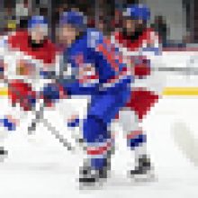 Hokejová osmnáctka ztratila na úvod MS v závěru duel s USA, prohrála 2:4