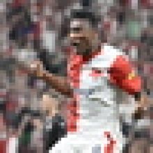 Slavia zúžila kádr, nedostalo se na Bužka či Dumitrescua