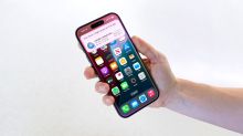 Apple bojuje o přežití Siri! Zachránit ji má AI od tvůrců ChatGPT či Claude