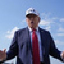 Telefonát s Putinem nepřinesl pokrok, řekl Trump, Moskva trvá na svých cílech