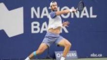 Favorité Zverev a Fritz selhali. Finále v Torontu si zahrají Chačanov a Shelton