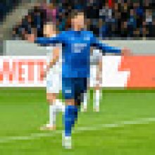 Fotbalista Hložek utrpěl zlomeninu kosti v noze a čeká ho delší pauza