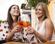 Spritzy, fizzy a střiky: Které bublinky v horku nalít do sklenice s ledem a jak je připravit?