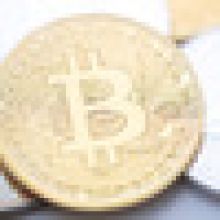 Bitcoin pokračuje v poklesu, cena sestoupila pod 90.000 dolarů