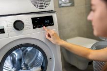 Schne vám prádlo v zimě věčnost? Pomůže jednoduchá funkce pračky, kterou většina lidí přehlíží