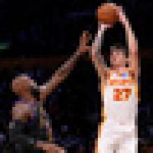 Atlanta v NBA vysoko prohrála s Lakers, Krejčí dal 11 bodů