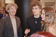 Syn Prachaře zbořil internet kontroverzním hitem. Hraje si na protekčního spratka, táta mu sekunduje