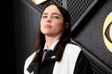 Ostrý projev se jí vrátil. Billie Eilish vyzývají k vrácení sídla indiánskému kmeni