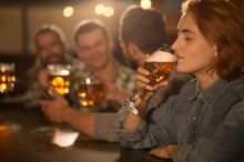 Na měsíc vynechali alkohol. Reakce těla je překvapivá, podle odborníků to ale nestačí