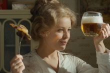 „Nudíte se? Kupte si medvídka mývala!“ Film Postřižiny si svůj vznik musel vybojovat