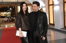 Leoš Mareš s Monikou rozmetali spekulace o nevěře. Do společnosti dorazili v dobrém rozmaru a styloví