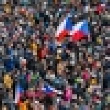 Stovky i tisíce lidí v centrech měst a obcí podpořily prezidenta