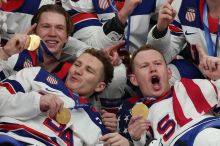 Kanaďané pálili šance, USA trestaly v prodloužení. Úchvatné finále ovládli Američané