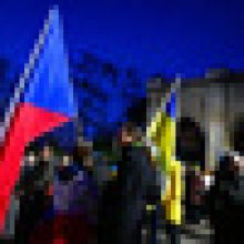 Dvě stovky lidí protestovaly před ruskou ambasádou