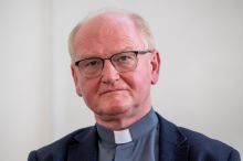 Katolická fakulta nemůže zvolit nového děkana. Soud přiznal Brožovi odklad jeho odvolání