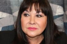 „Prosím, napište, že žiju.“ Dáda Patrasová čelí falešné zprávě o své smrti, k její vile lidé nosili květiny