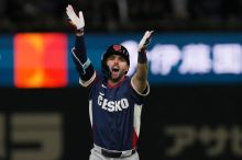 České kořeny hledal u genealoga. Při debutu pak Vavra z Wisconsinu odpálil homerun