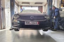 Dobrý kauf, nebo past na hejla? Passat z německého autobazaru jde v Česku na STK