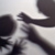 Průzkum Pod svícnem: Celkem 11 pct mužů v ČR zažilo domácí či sexuální násilí