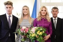 Syn Andreje Babiše Frederik ukázal fotku krásné přítelkyně. Z pohledné brunetky vám spadne brada