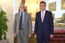Pavel se stále hodlá zúčastnit summitu NATO, chce to probrat s Babišem