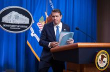 Trump odvolal ministryni spravedlnosti Bondiovou, nahradí ji Blanche