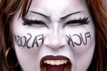 Škoda tyhle fotky minout: jízda na oslu, největší svátky nebo oranžový ostrov