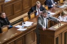 Opozice ve čtvrtek požádá o svolání mimořádné schůze Sněmovny k chování vlády