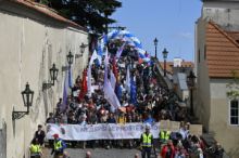 Centrem Prahy projde pochod odpůrců potratů, dohlédnou na něj stovky policistů