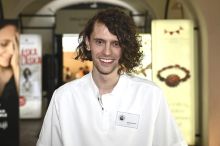 Jak dnes vypadá syn Lucie Bílé: Filip Kratochvíl zmužněl. Zkusil žít ve Francii, ale umí jen nadávky