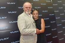 Igor Bareš měl divoké líbánky. Svou nastávající pozval do squatu, kde netekla voda a nefungovalo topení