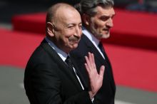 Rusové vyplatí Ázerbájdžánu odškodné za sestřelený letoun. Zahynulo přes 30 lidí