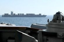 Drama na moři. Mariňáci sedli do vrtulníků a 