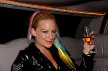 Nejsmutnější osud z VyVolených: Regina přišla o dceru, žije v chatrči z lahví, píše o vesmíru a bojuje proti systému