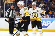 Boston vyrovnal sérii i díky dvěma přihrávkám Pastrňáka a gólu Zachy