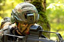 Německý ministr obrany varuje: Rusko se připravuje na střet s NATO