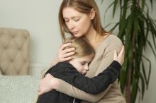 „Vydíral mě mými léky na depresi a já se bála, že přijdu o dceru: Nakonec nás odkopl obě“