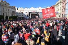 Stovky hokejových fanoušků přišly oslavit titul Dynama Pardubice