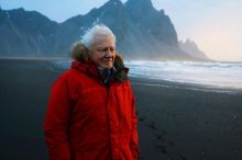Příroda je pro něj příběh, ani ten jeho není bez rozporů. Attenborough slaví 100 let