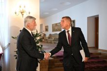 Pavel s Babišem se opět nedohodli. Prezident i tak hodlá na summit NATO jet, premiér nesouhlasí