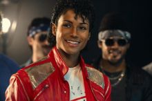 Odmítli mu vydat album, protože zněl příliš jako Jackson. Teď svého strýce hraje
