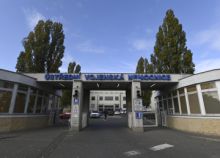 Při razii v ÚVN zadržela policie 11 lidí, podezírá je z maření spravedlnosti