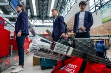 Hokejisté odletěli do dějiště MS, k týmu se připojili i Červenka nebo Blümel