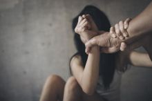 Love bombing a plíživé změny. Do toxického vztahu můžete spadnout i vy