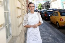 Krachlo jí manželství, tak se oblékla do svatebního: Brzobohatá na nejnovějších snímcích září