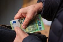 Ekonomika EU i eurozóny na začátku roku klesla, ukázal zpřesněný odhad