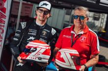 Video: Mičánek vzdal hold otci. Takhle vypadá práce pilota na slavném kopci