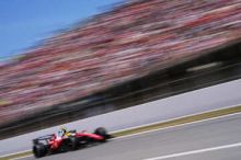 Hamilton vyhrál Velkou cenu Katalánska F1 a získal první triumf ve Ferrari