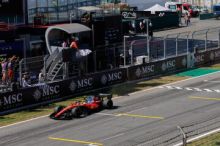 Rozhodně chci bojovat o titul, řekl Hamilton po první výhře ve Ferrari