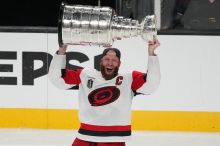 Suverénní Carolina slaví po 20 letech Stanley Cup. Poslední duel byl symbolický